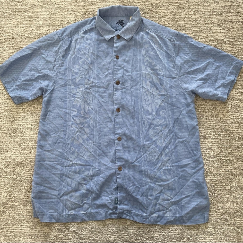 Tommy Bahama 100% Silk Camp Shirt Men’s Size Medium Light Blue Tropical Button